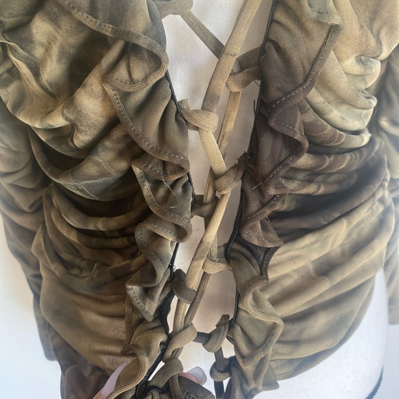 Chic Green Tie Front Blouse by Mystique with Ruffled collar & scrunch sleeves! - Picture 5 of 7